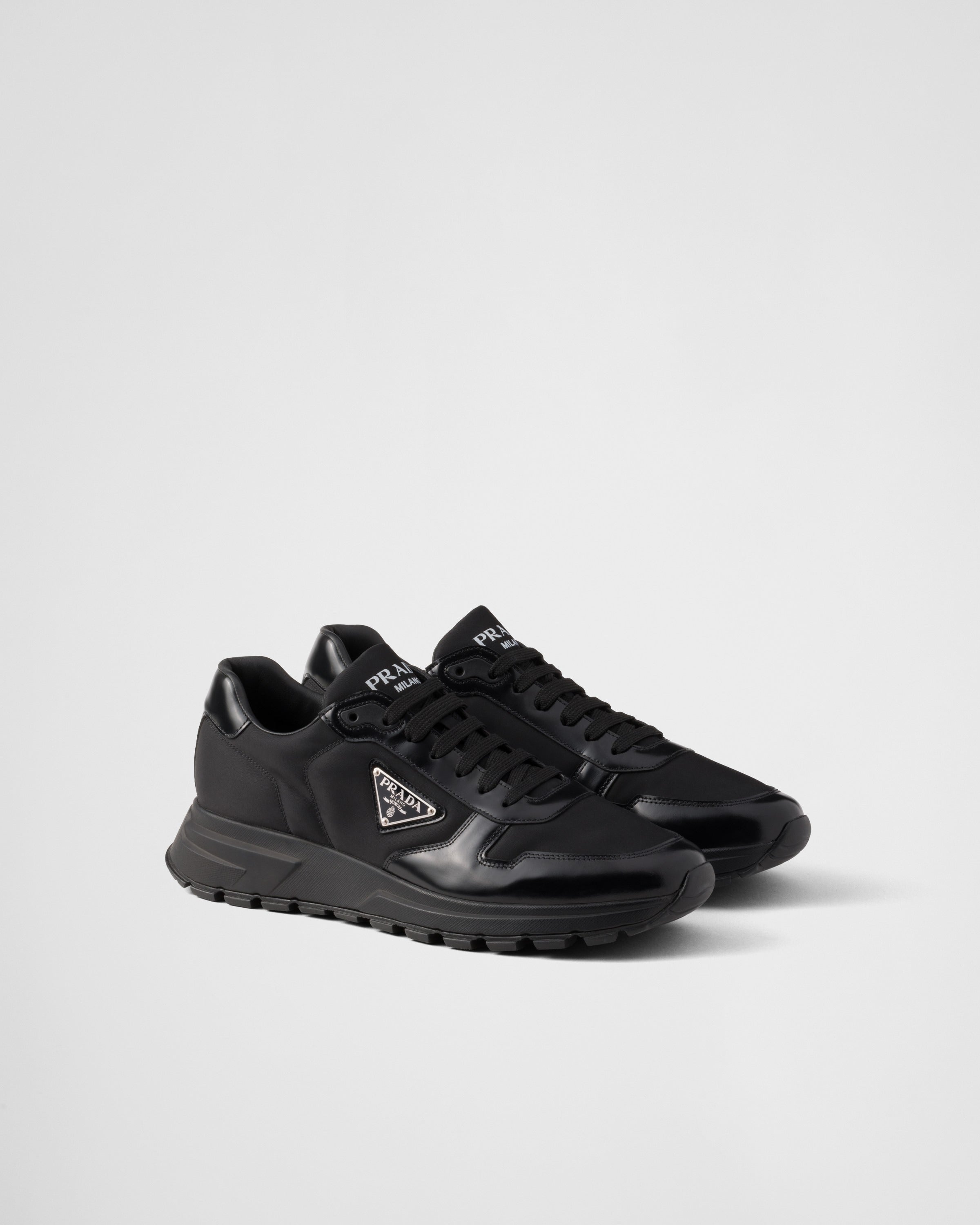 Basket Prada Black en cuir brossé